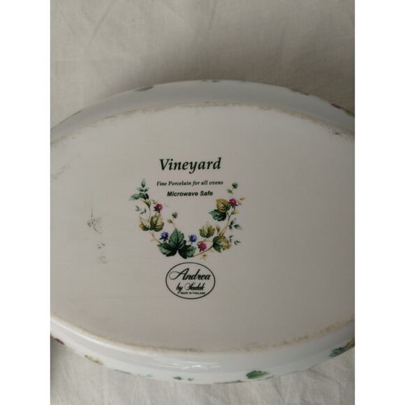 Andrea by Sadek Casserole Dish with Lid - Green Ivy Berries Gold Trim - Vineyard - Picture 5 of 8